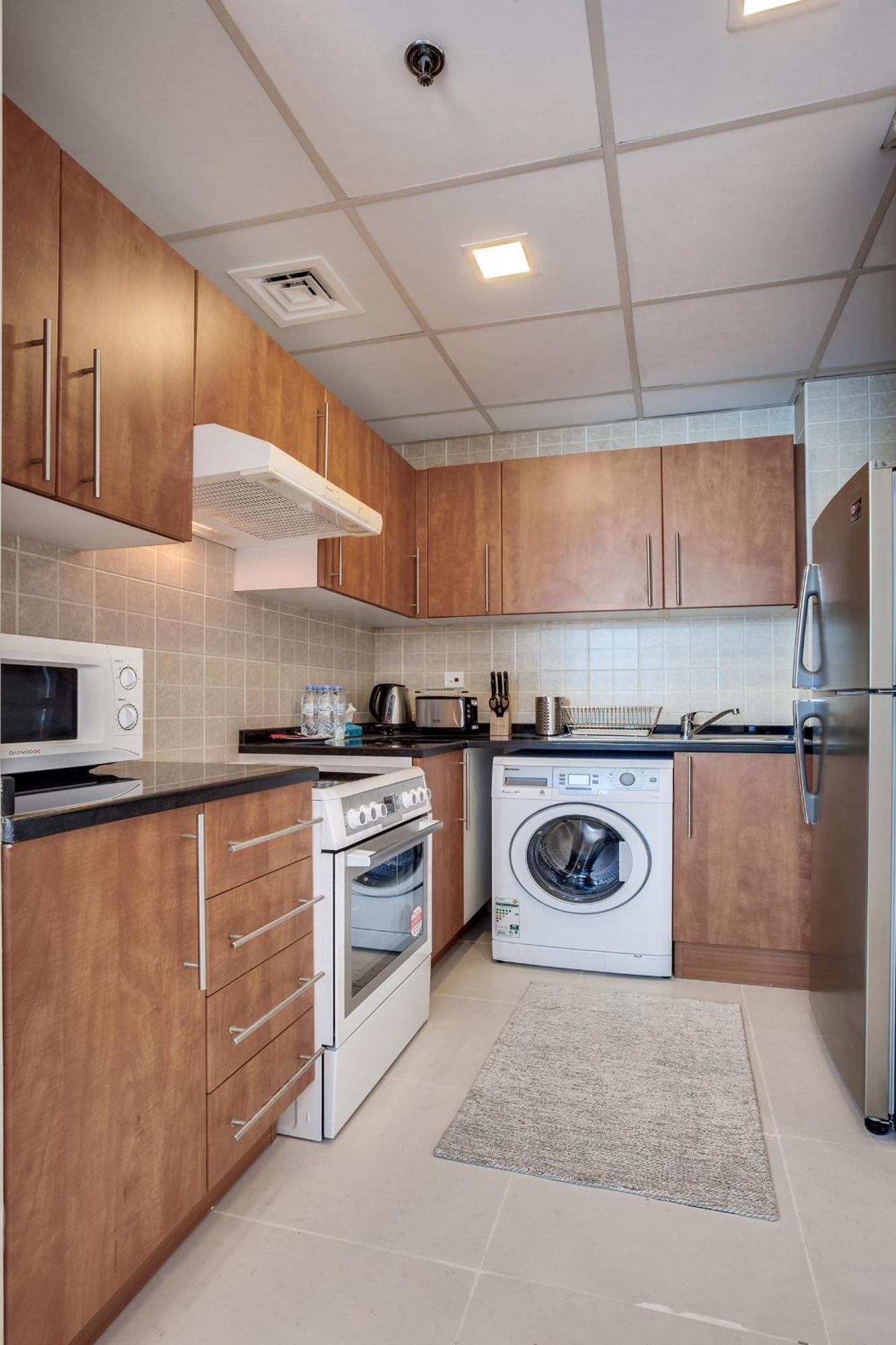 Stylish 2bd With Great View In Marina View Tower *