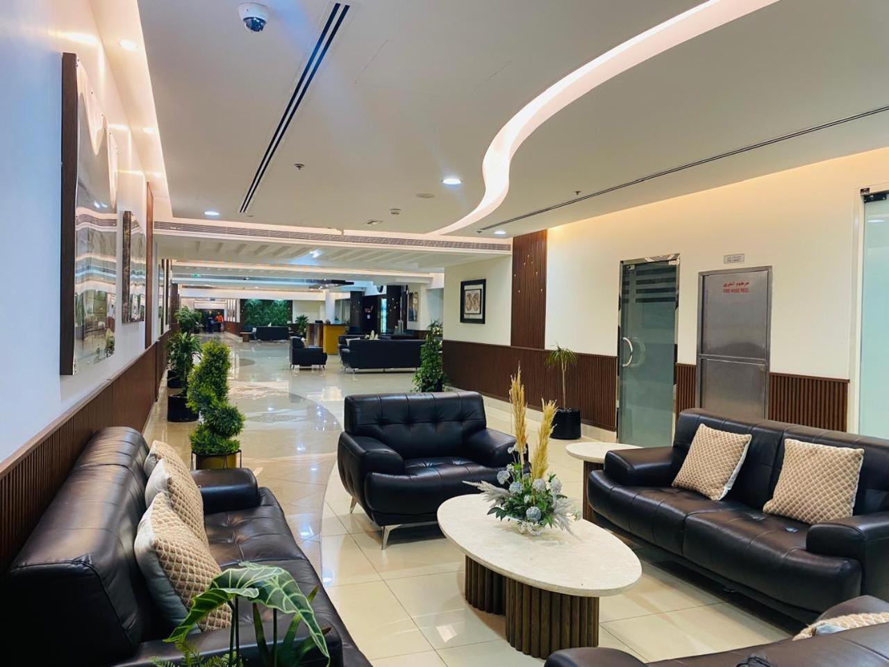 Marina And Sea View At 10mn From Jbr & Metro Deluxe For 4ppl Late Check-in & Late Check-out *