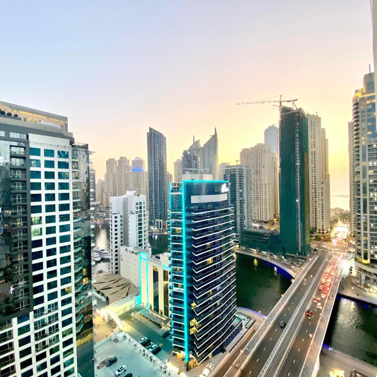 Marina And Sea View At 10mn From Jbr & Metro Deluxe For 4ppl Late Check-in & Late Check-out