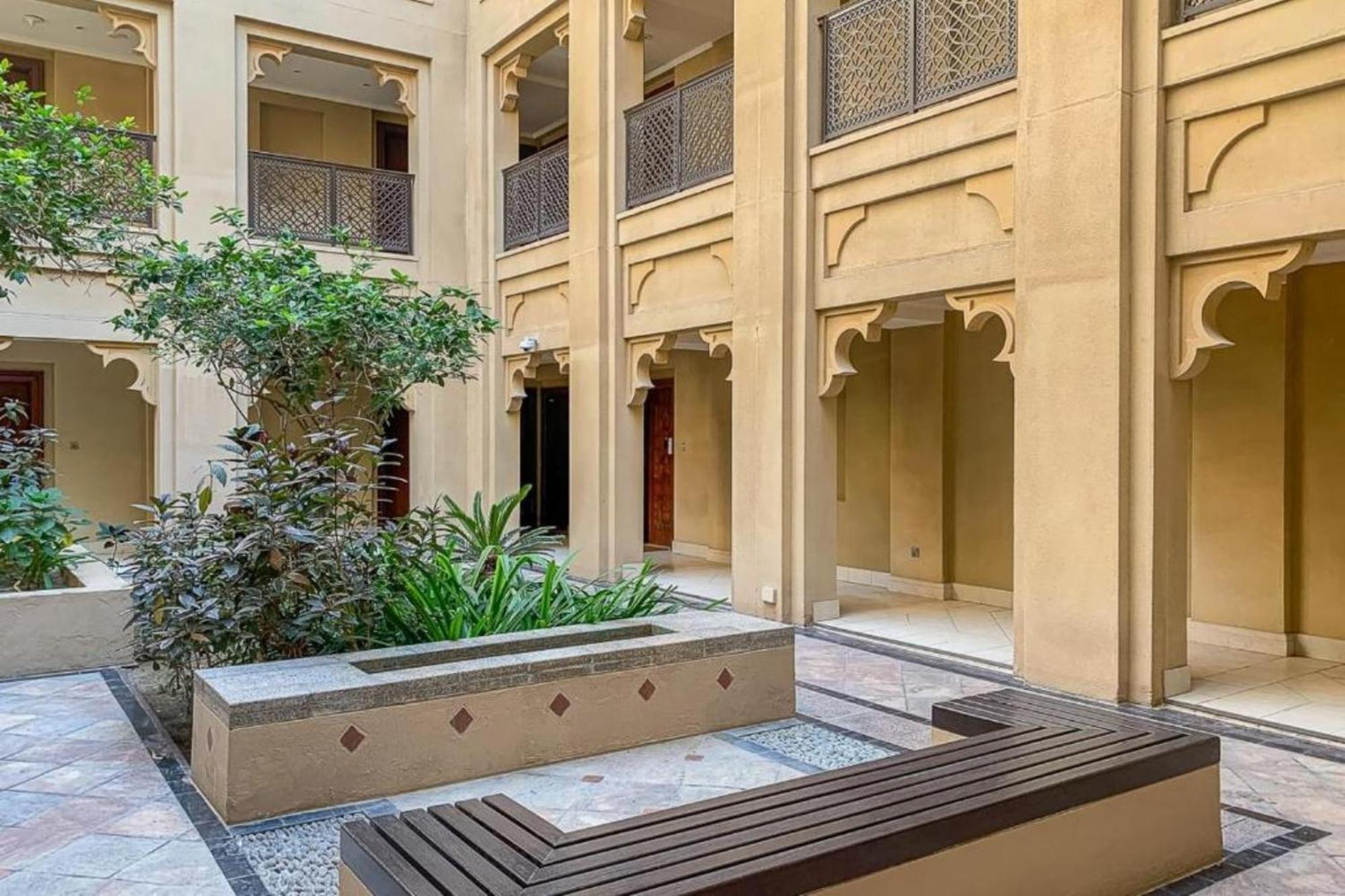 Serene Oasis In Downtown - Just 5 Min Walk To Burj & Mall! Apartamento