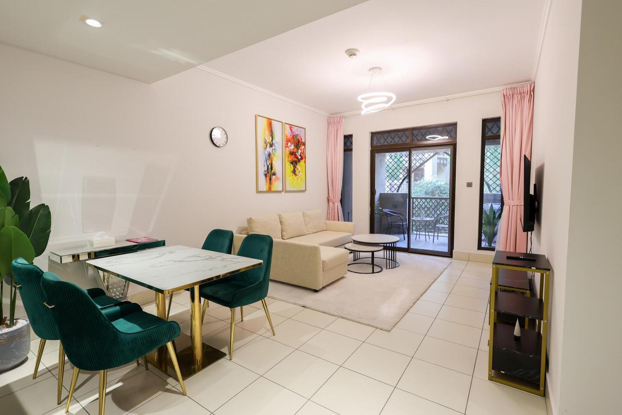 Serene Oasis In Downtown - Just 5 Min Walk To Burj & Mall! Apartamento