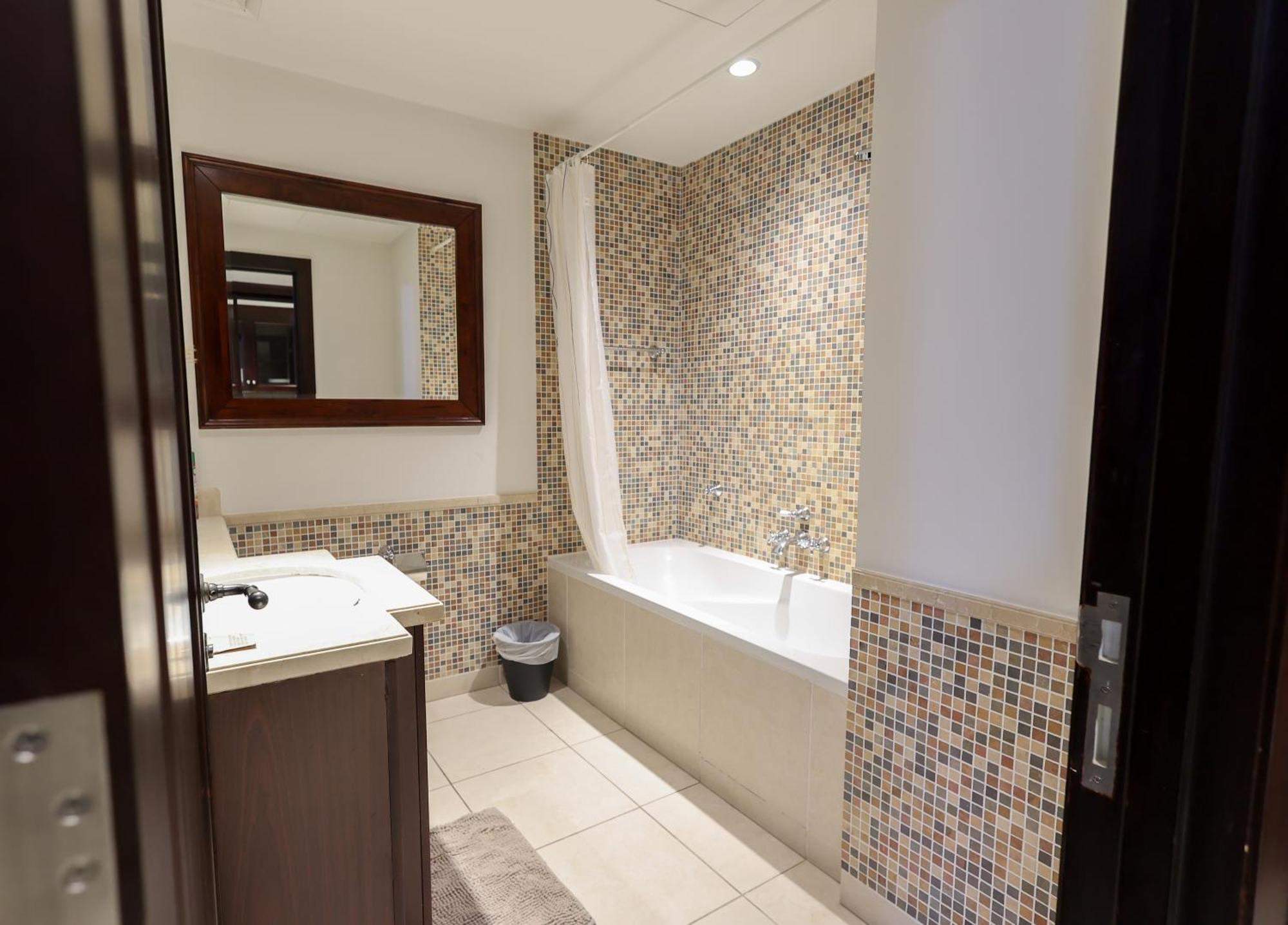 Serene Oasis In Downtown - Just 5 Min Walk To Burj & Mall! Apartamento
