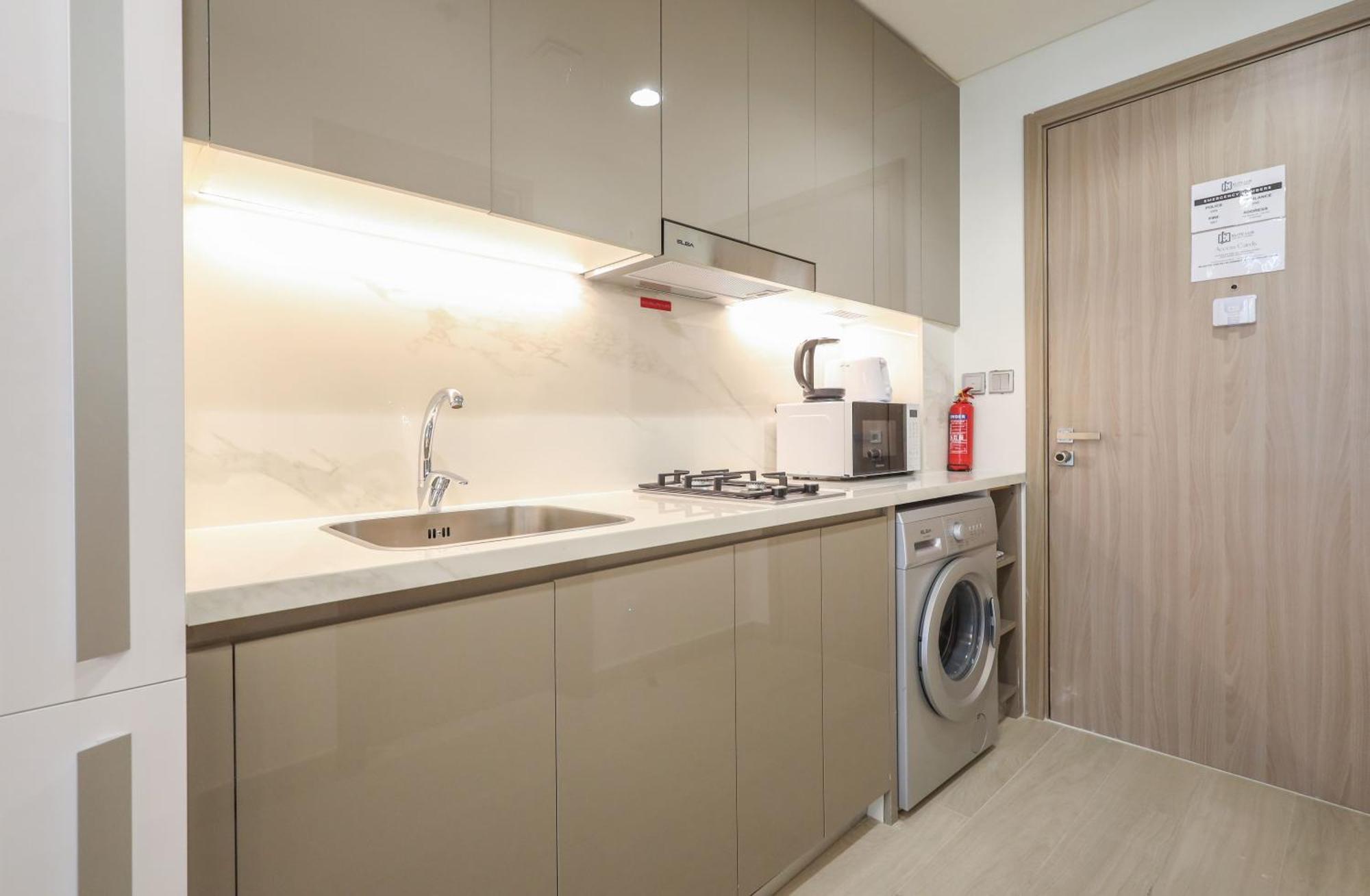 Elite Lux Homes - Modern Marvel - Sleek In Azizi Riviera *