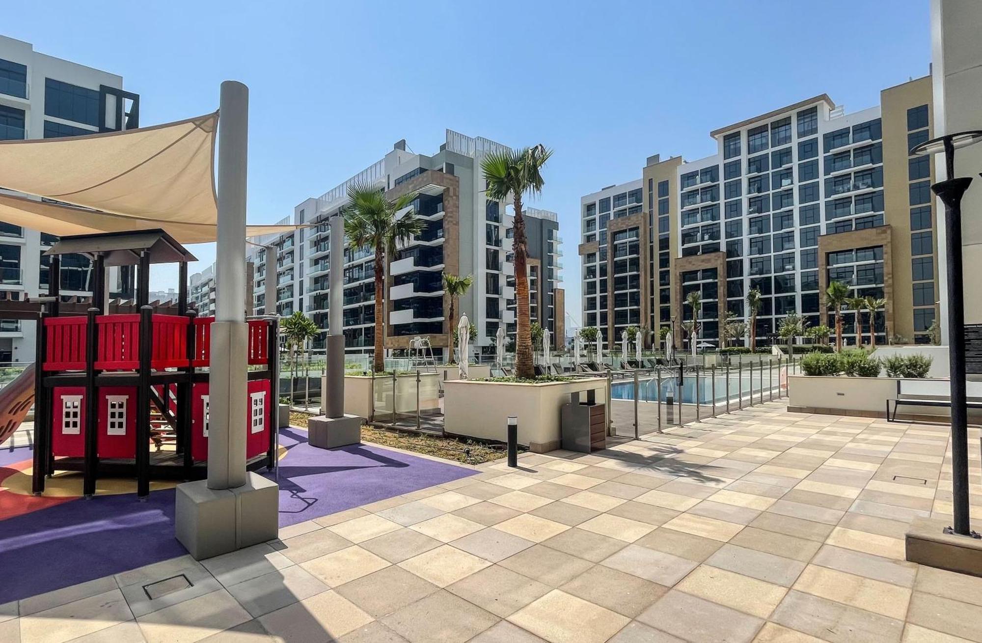 Elite Lux Homes - Modern Marvel - Sleek In Azizi Riviera Dubaï