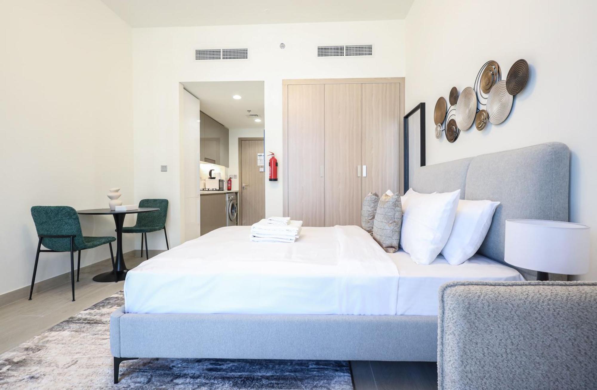 Elite Lux Homes - Modern Marvel - Sleek In Azizi Riviera Appartement