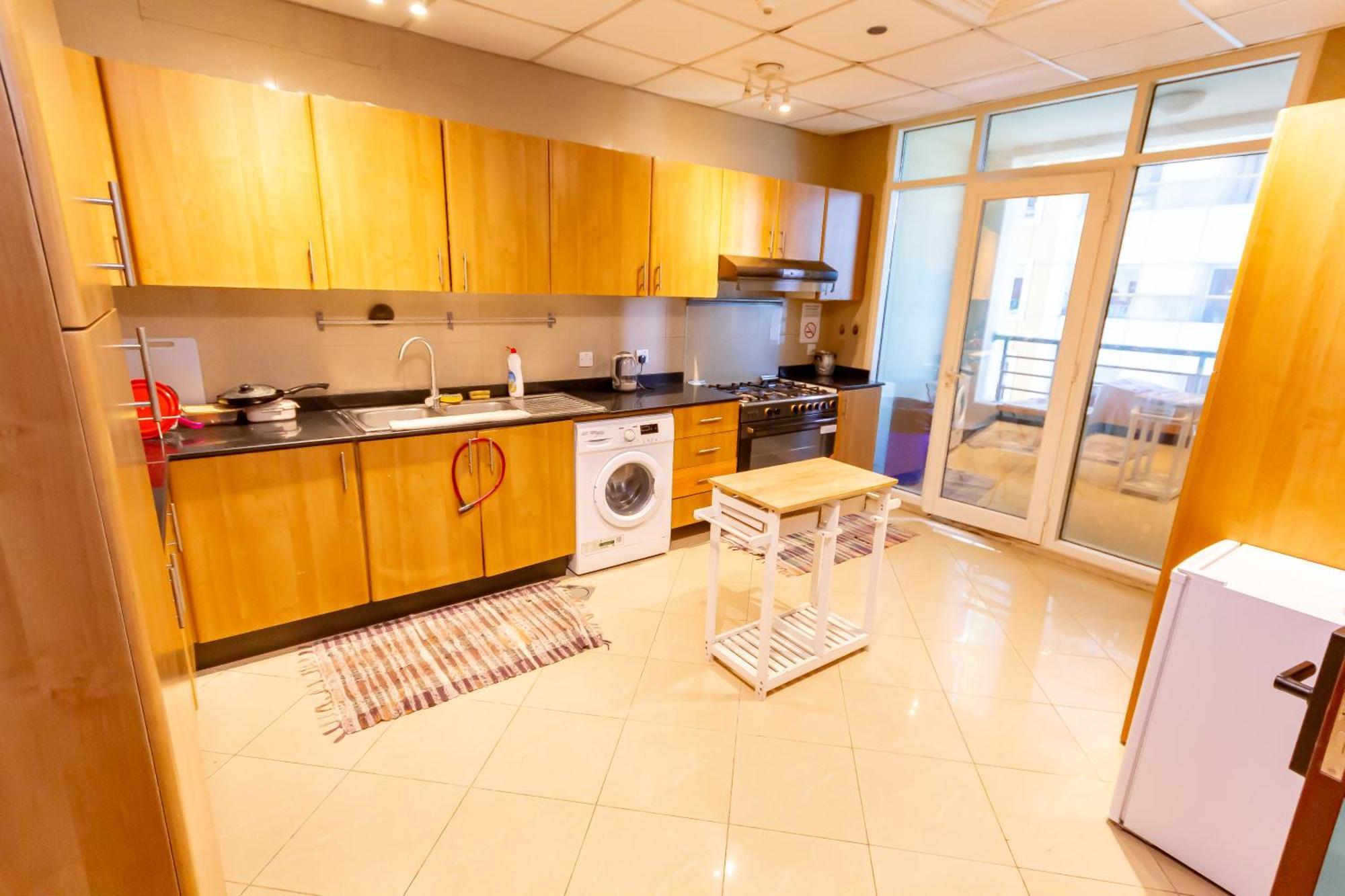 Spacious For Girls In Marina فتيات فقط Lägenhet