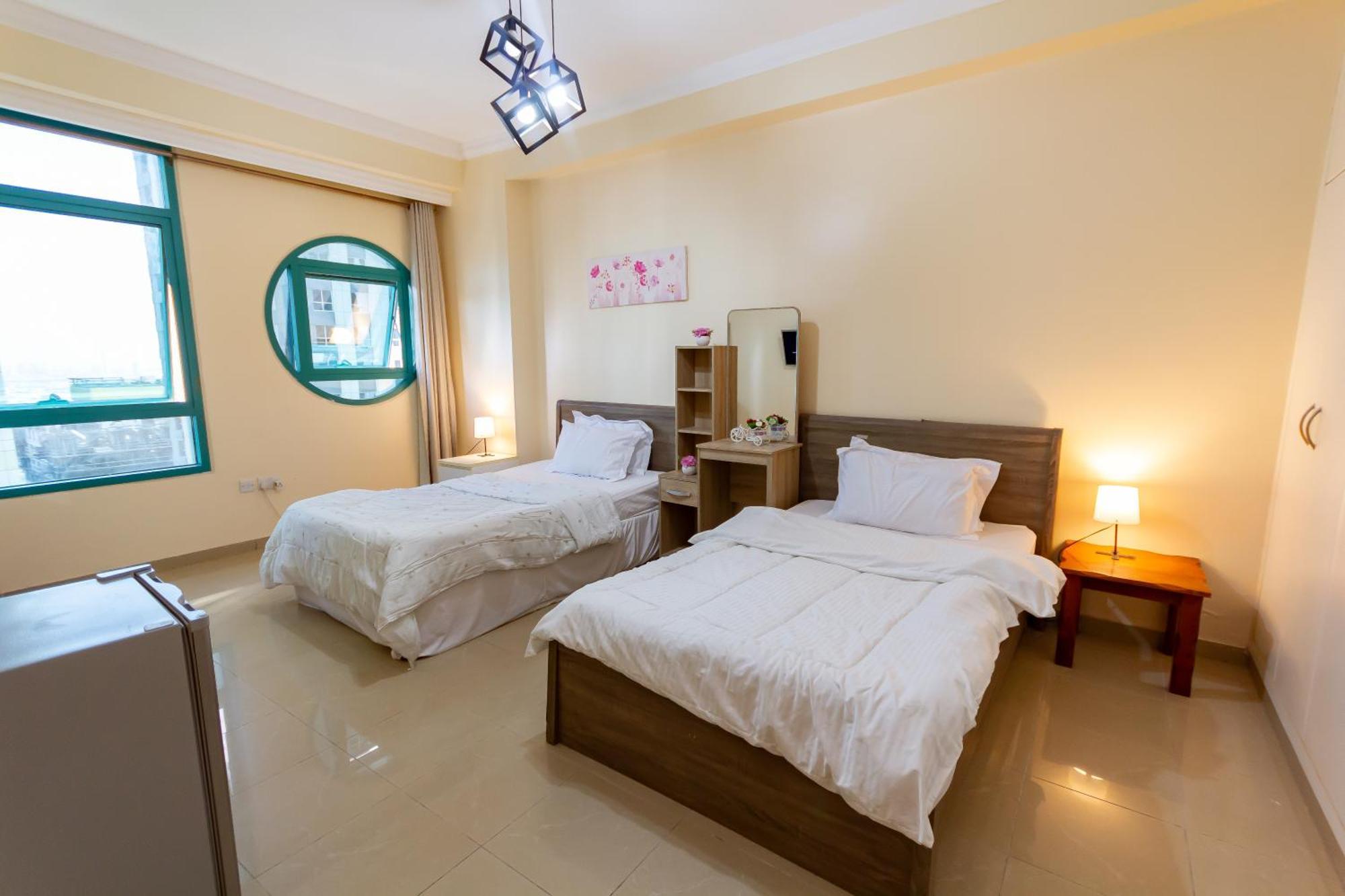 Apartamento Spacious For Girls In Marina فتيات فقط Dubái