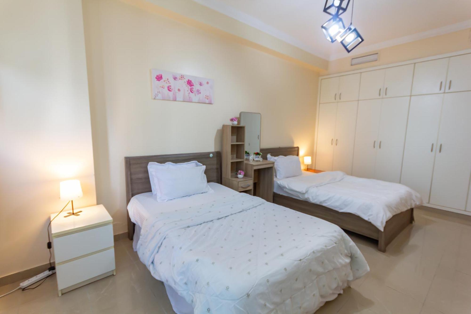 Lägenhet Spacious For Girls In Marina فتيات فقط