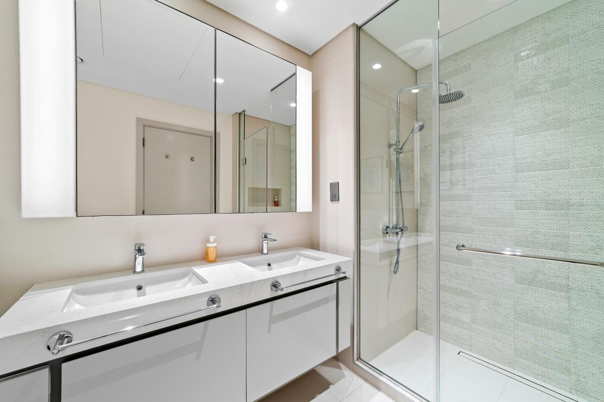 Spacious 2 Bhk Next To The - Sunrise Bay Appartement