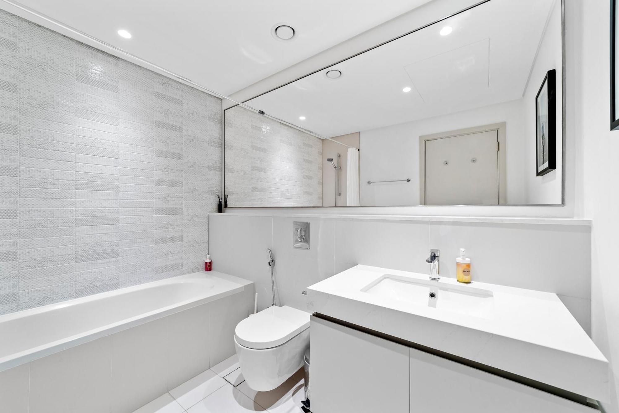 Spacious 2 Bhk Next To The - Sunrise Bay Appartement