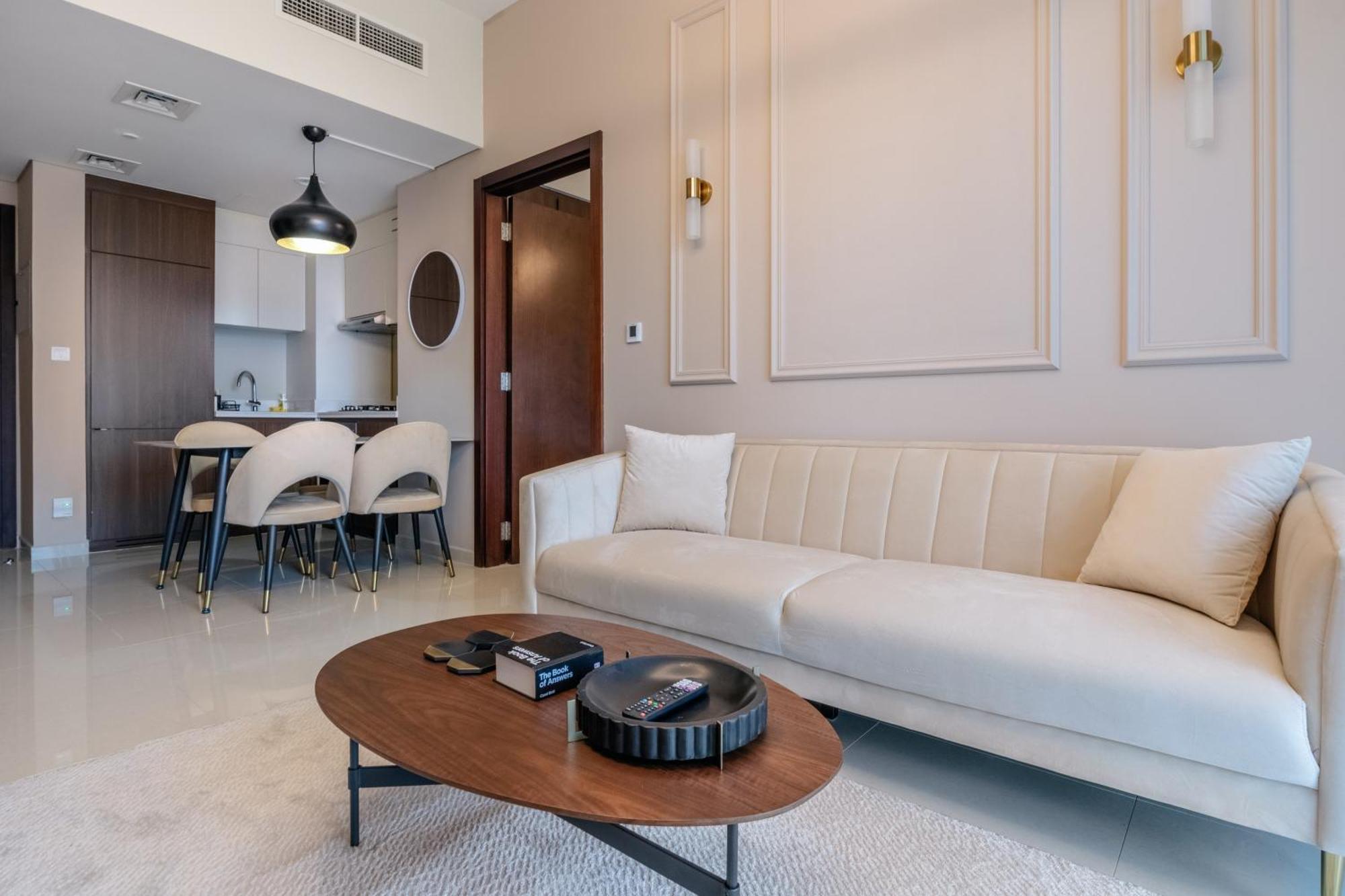 Stylish High Floor With Burj View *
