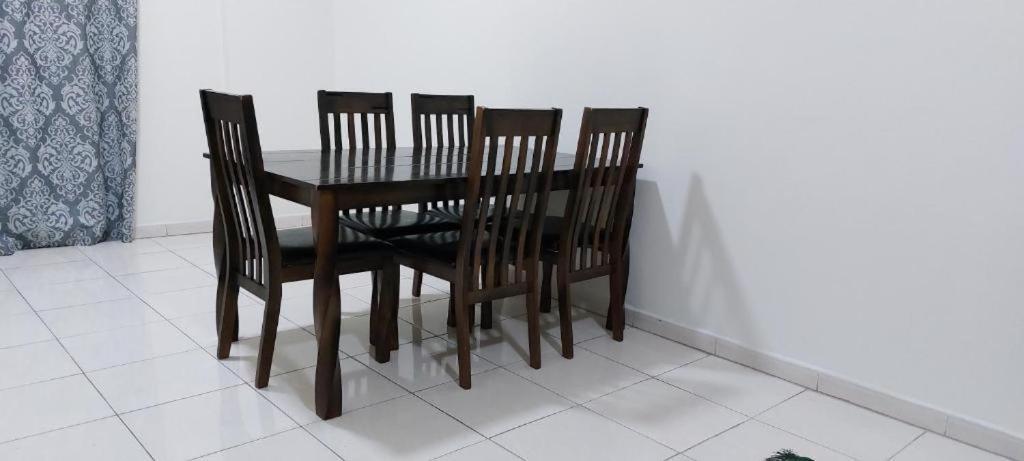 Master Bedroom For Short In By Mauon Tourism * Dubaï