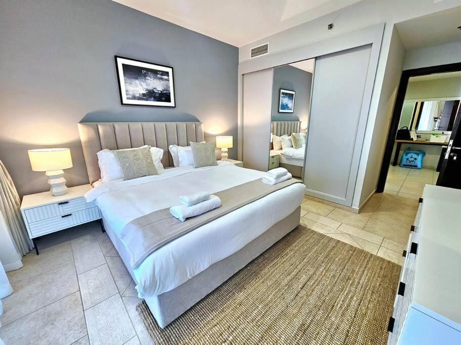 Bright Apt- Close To Barasti Dubai