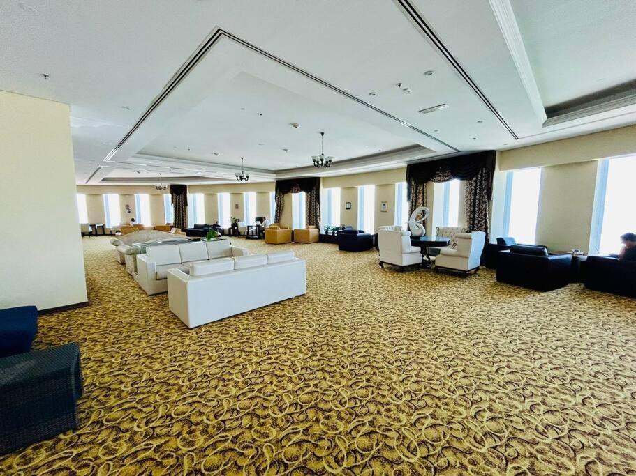 Bright Apt- Close To Barasti Apartamento