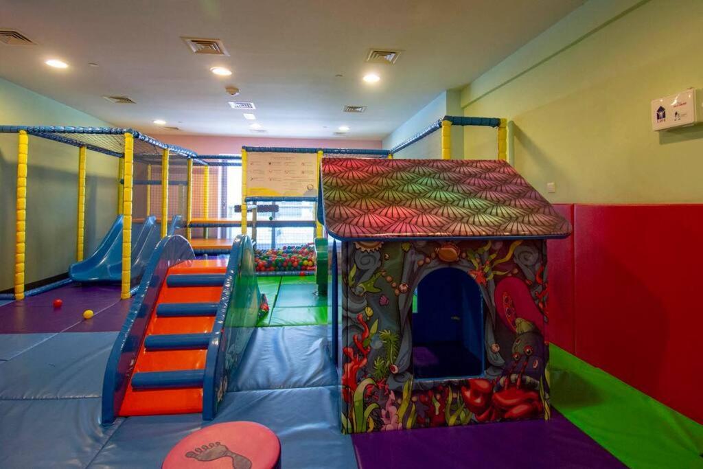 Bright Apt- Close To Barasti