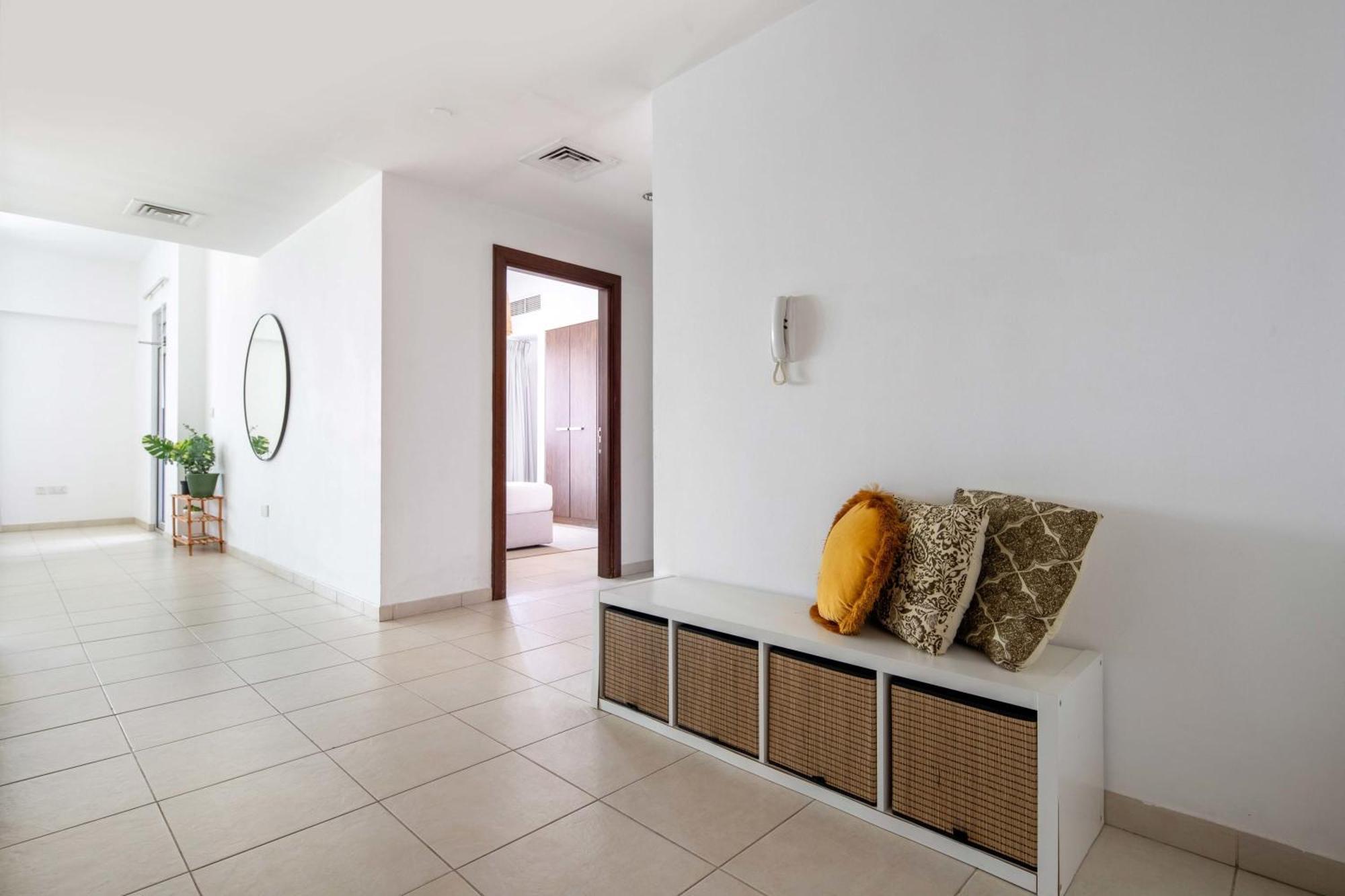 Frank Porter - Executive Tower F Appartement
