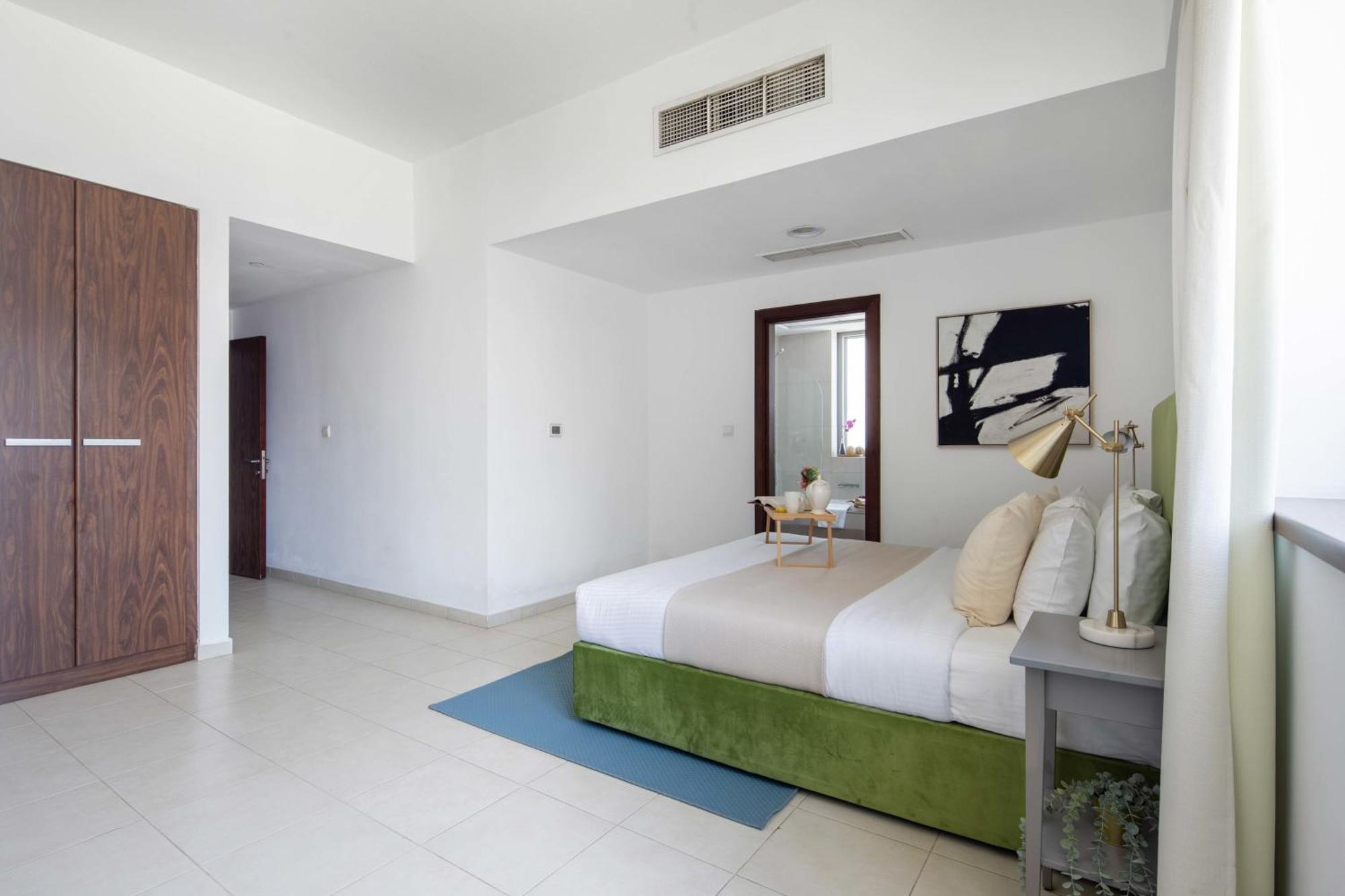 Frank Porter - Executive Tower F Appartement
