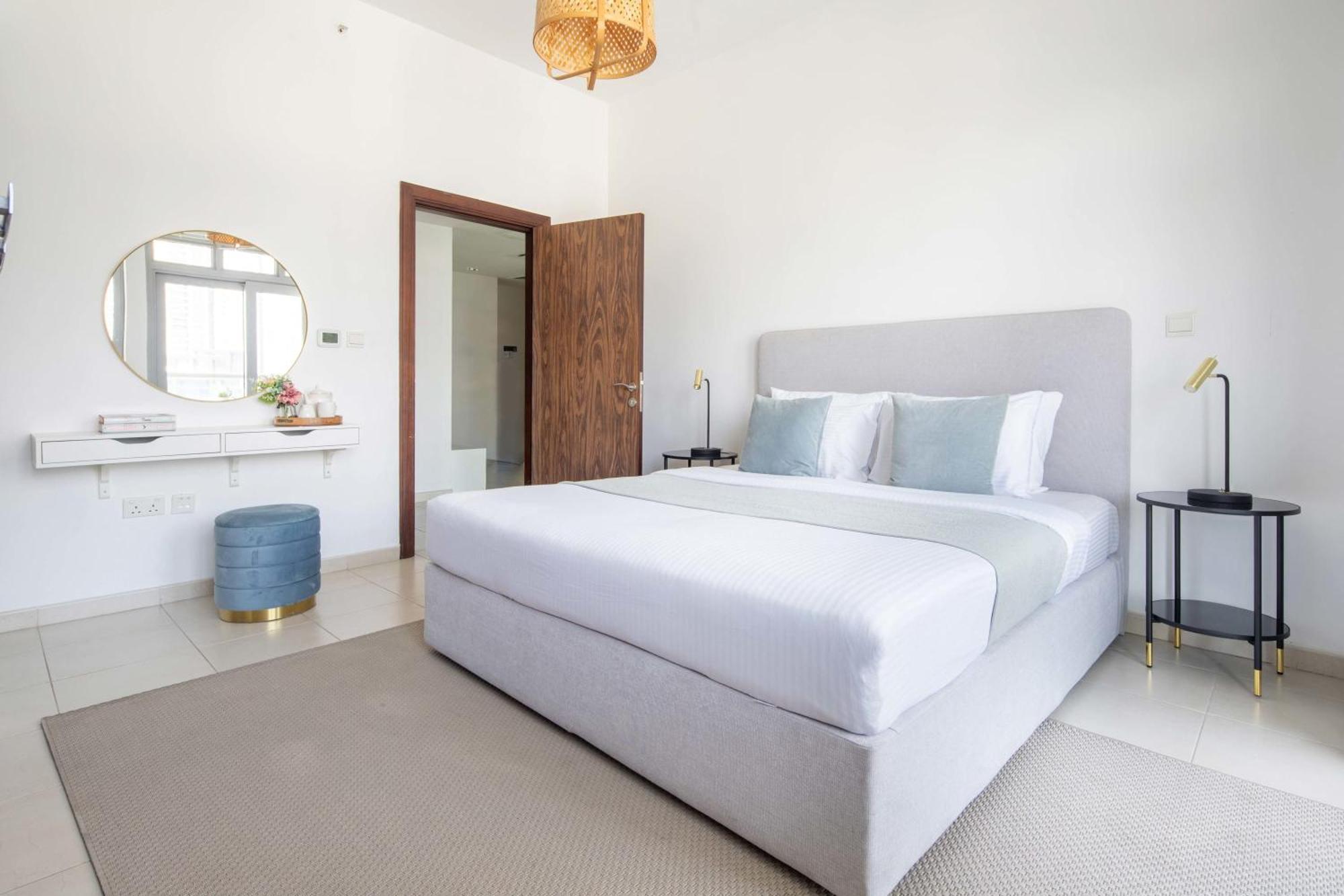 Frank Porter - Executive Tower F Appartement