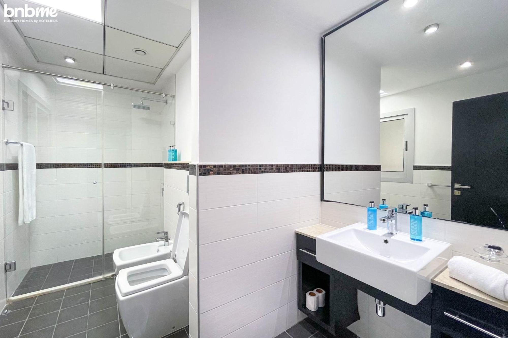 Bnbmehomes - Skyview Tower Apartament