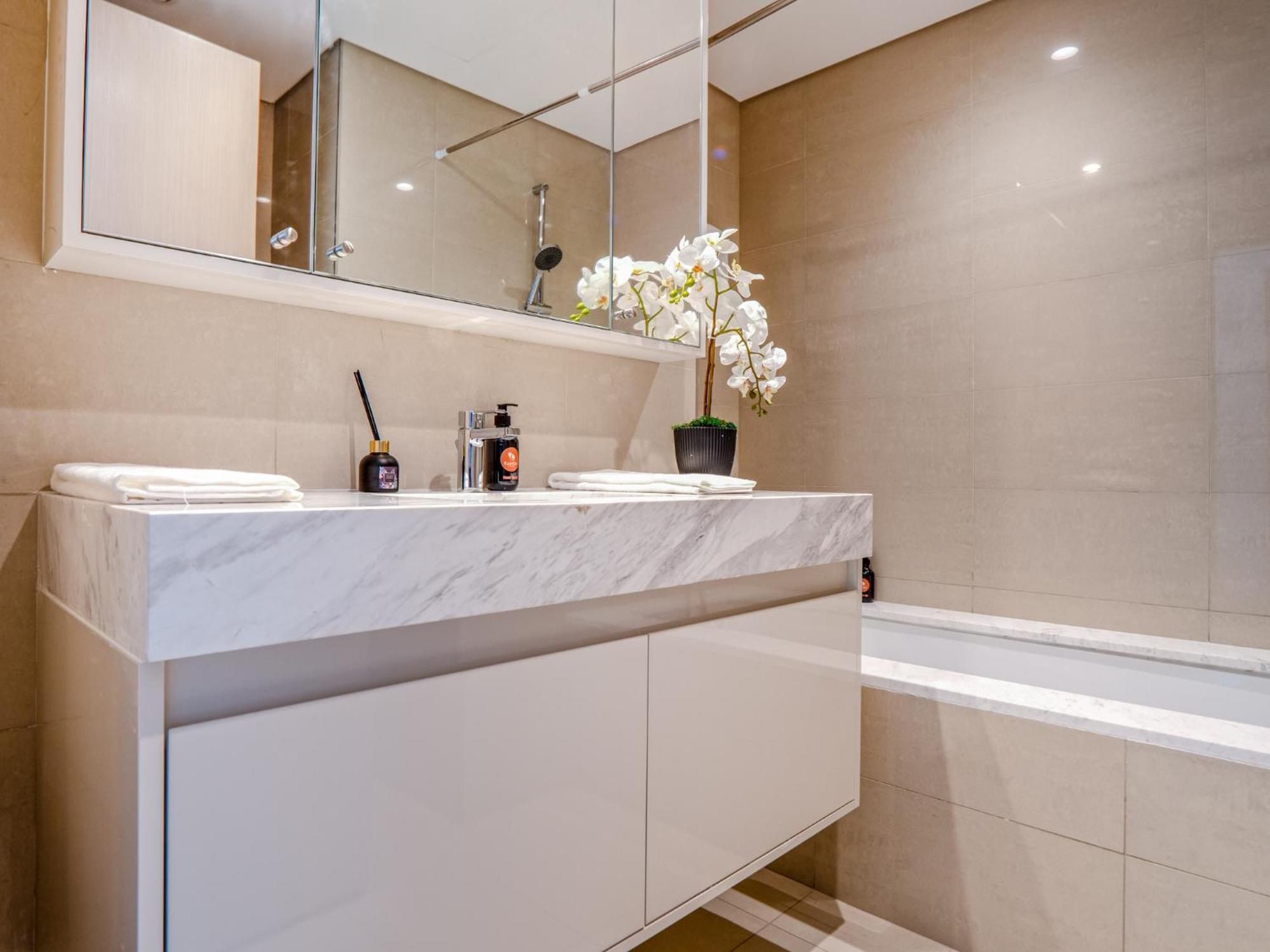 Easygo - 3br & Maid With Full Burj Khalifa And Fountain View Burj Royale Dw *