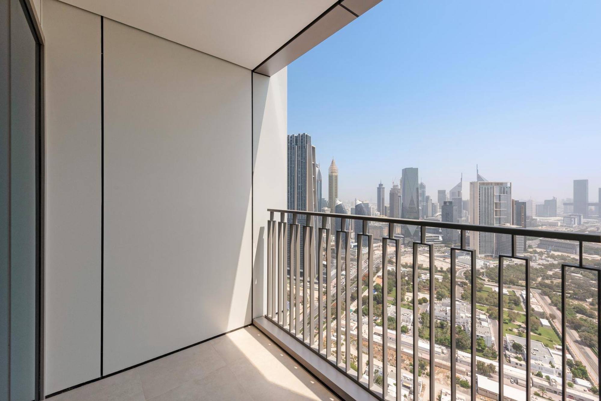 1 Bedroom With Pool Gym Close To Metro & Mall Dubaï