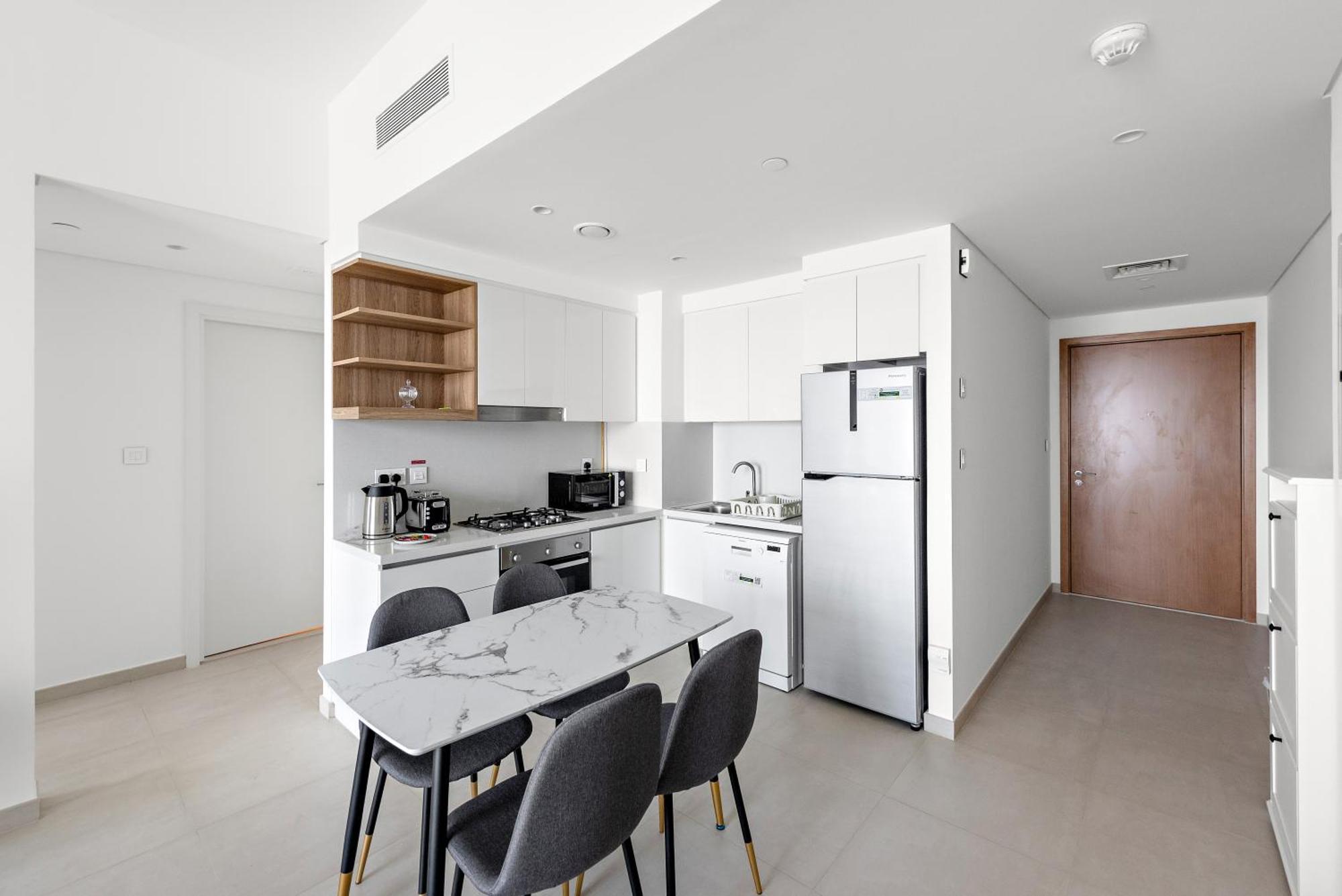 1 Bedroom With Pool Gym Close To Metro & Mall *