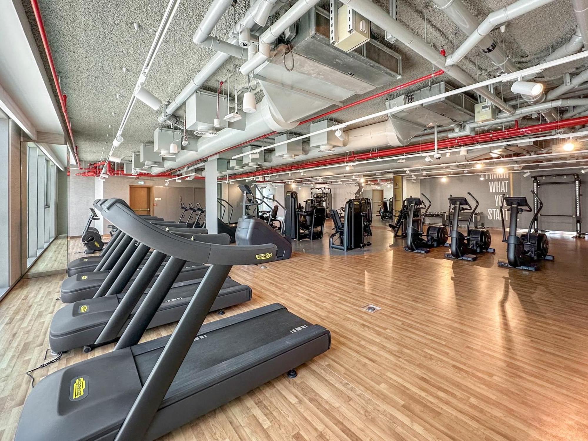 1 Bedroom With Pool Gym Close To Metro & Mall