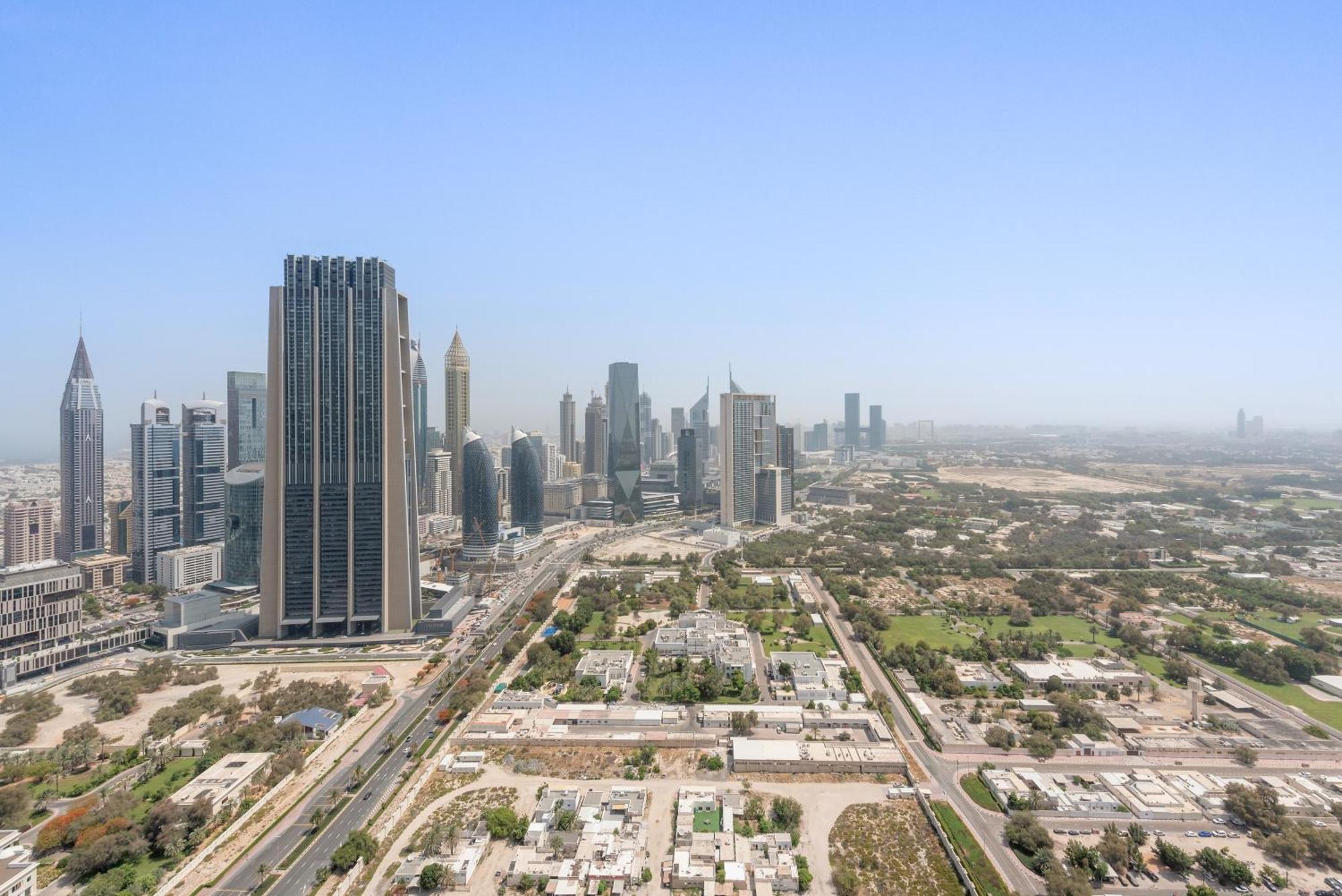 1 Bedroom With Pool Gym Close To Metro & Mall Dubaï