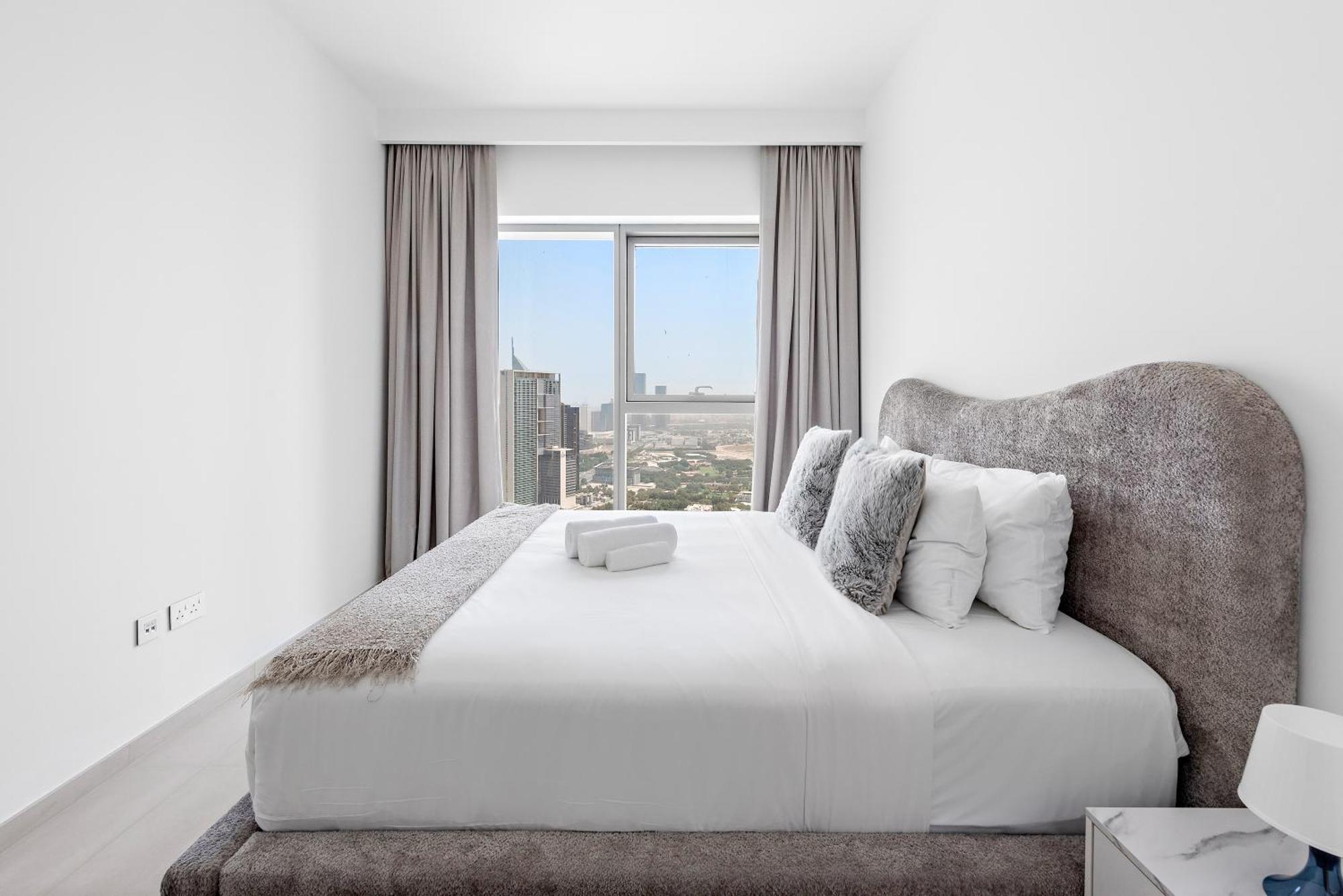 1 Bedroom With Pool Gym Close To Metro & Mall