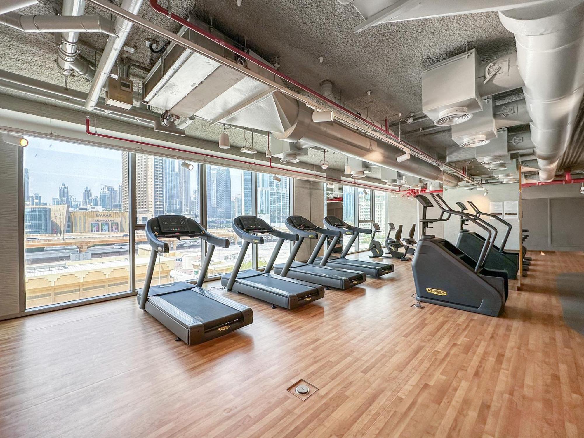 1 Bedroom With Pool Gym Close To Metro & Mall