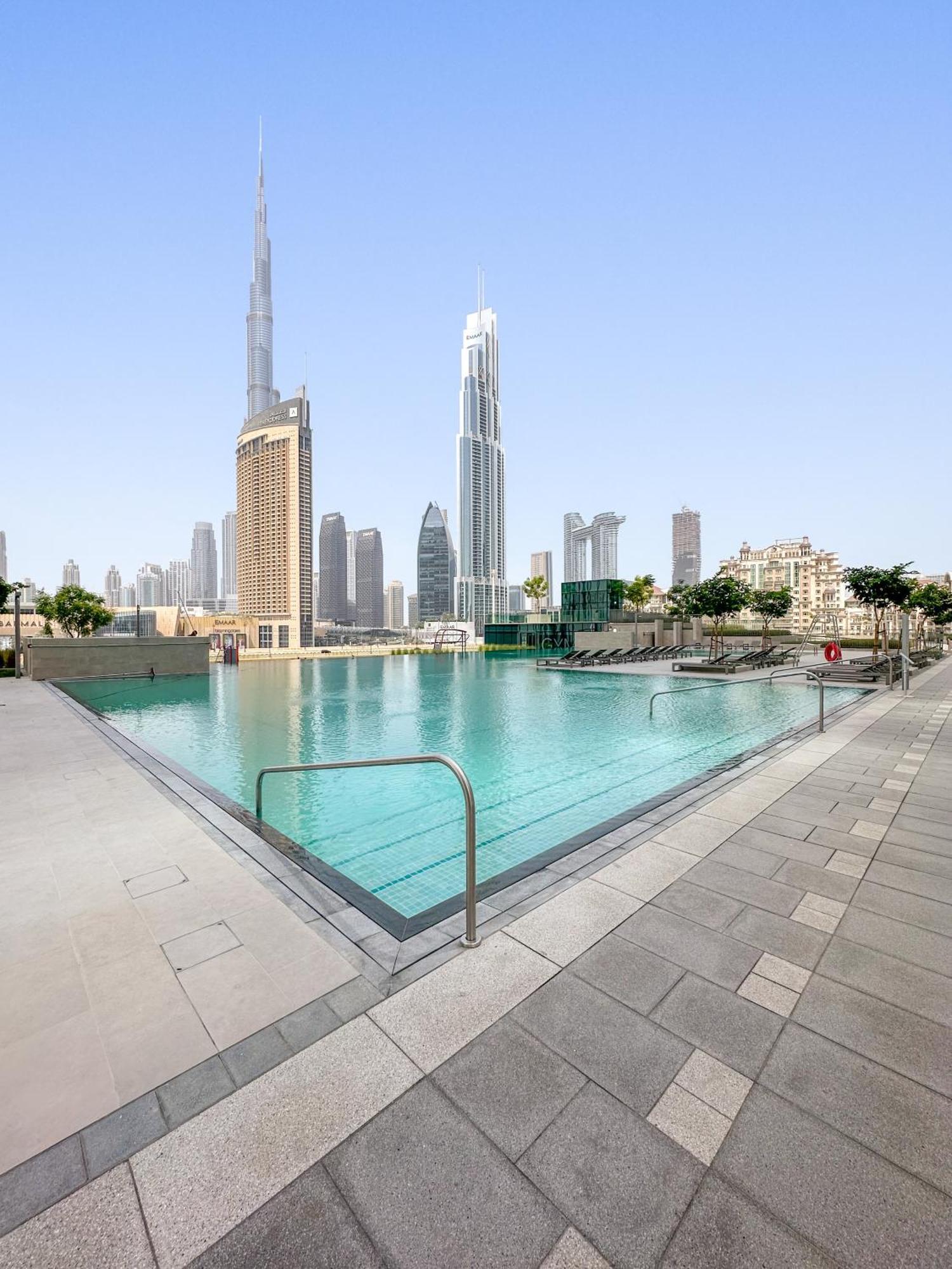 1 Bedroom With Pool Gym Close To Metro & Mall Dubaï