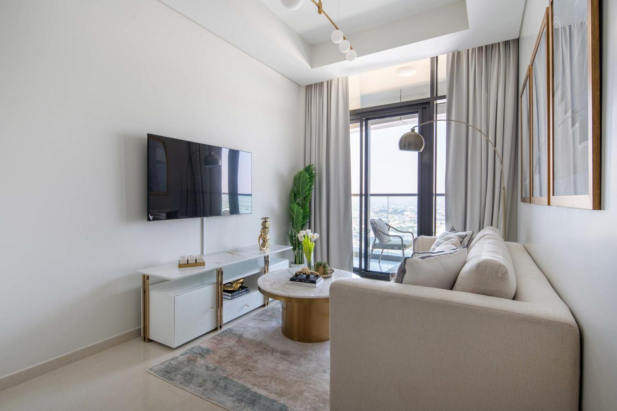Frank Porter - Aykon Tower Appartement *