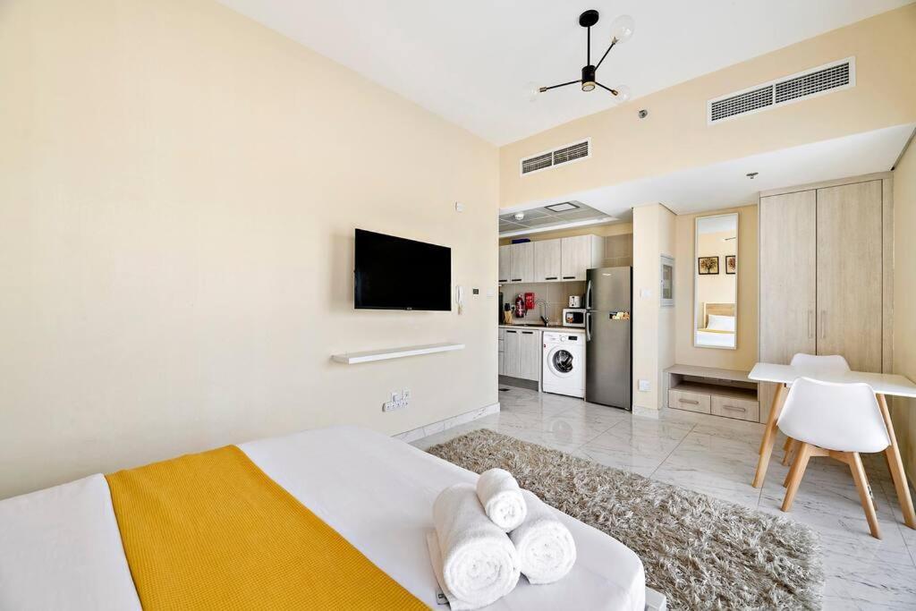 Apartment Chic Urban Escape At Mag 422 Dubai