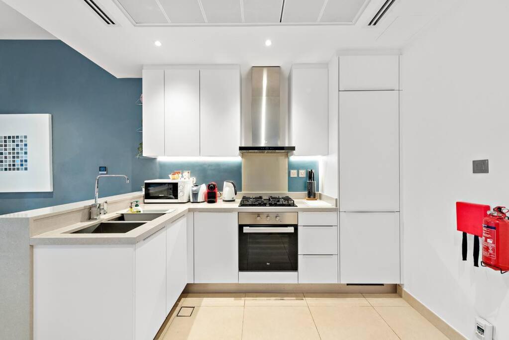 First Class 1br Modern Comforts With Pool View