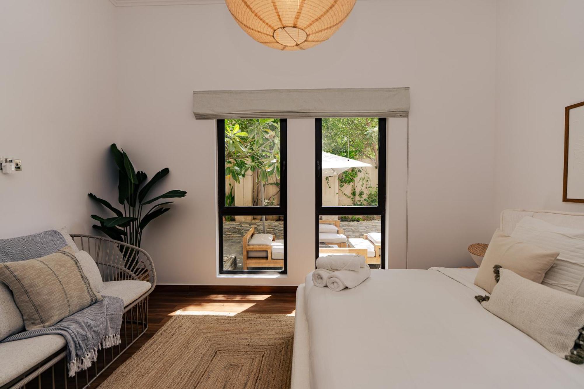 Ground Floor & Private Garden! Burj Khalifa View * Dubai