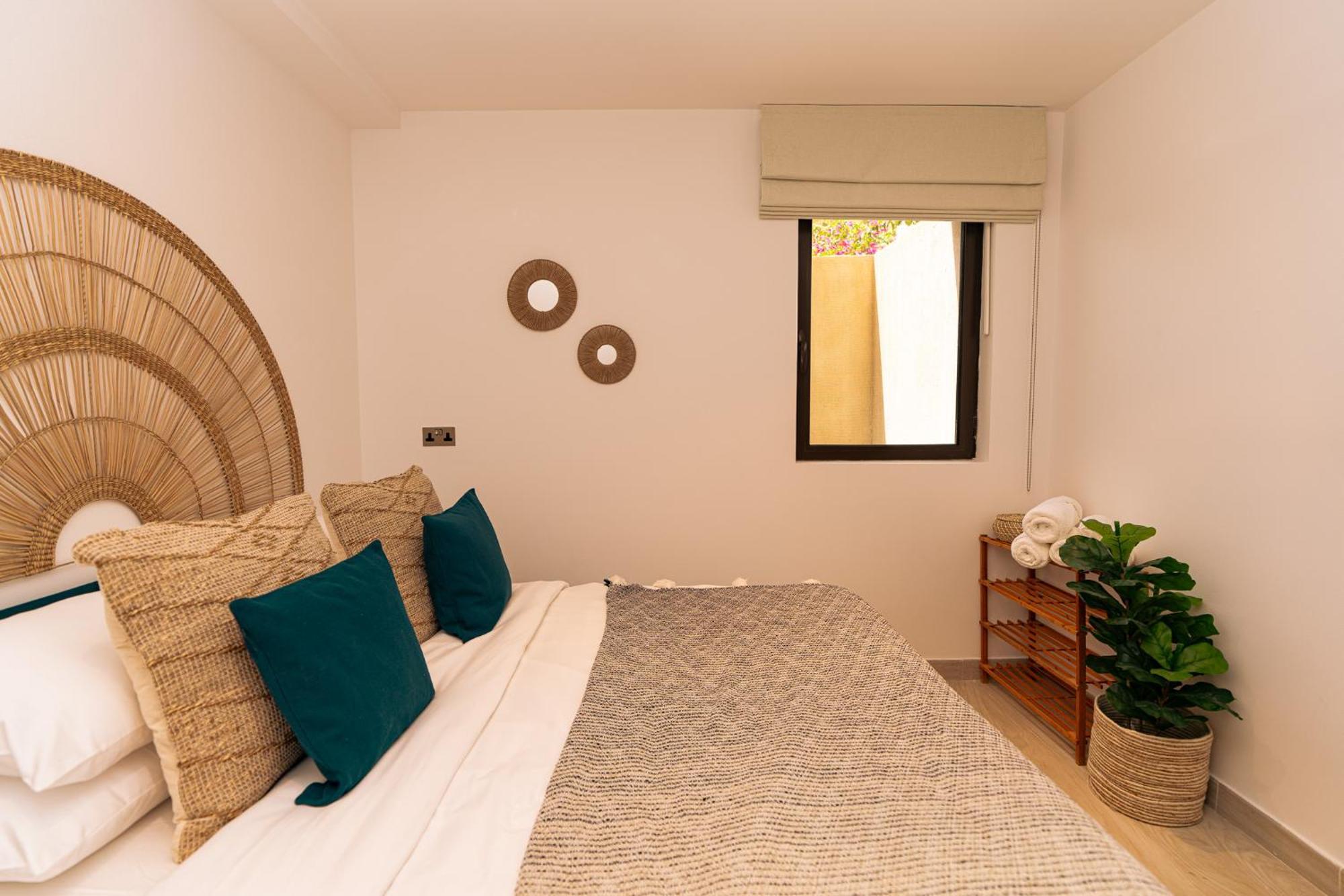 Ground Floor & Private Garden! Burj Khalifa View Apartment *