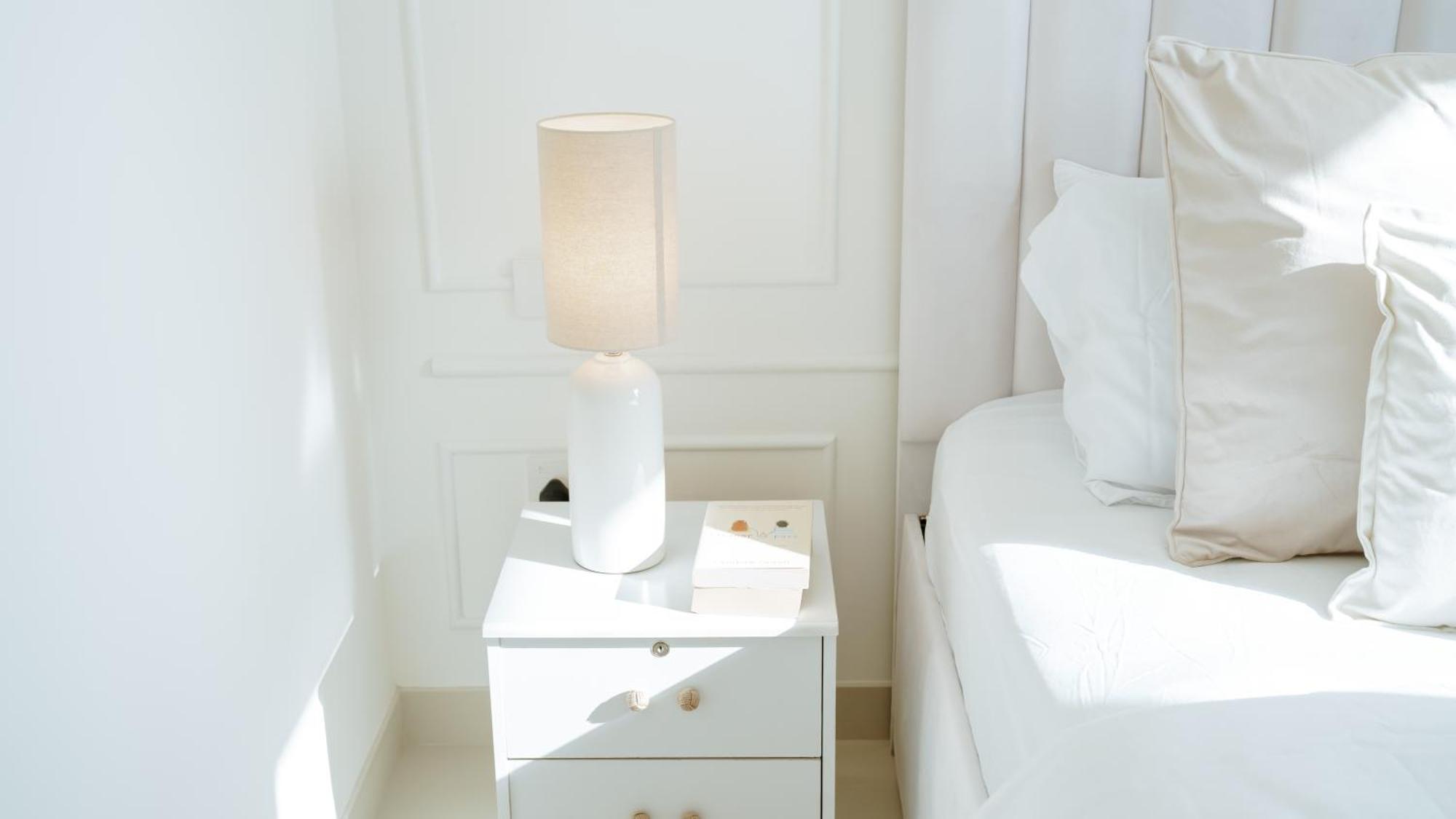Modern 2br Near Mall & Burj Khalif Feriehus *