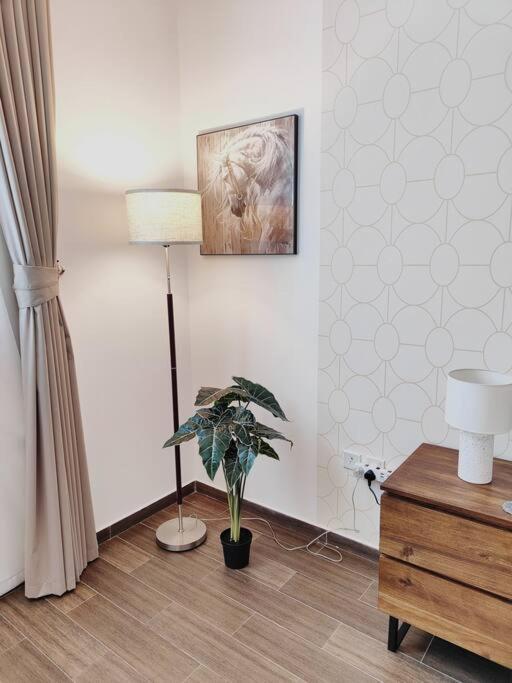 1 Bed - Azizi Daisy - Furjan Сasa de vacaciones *