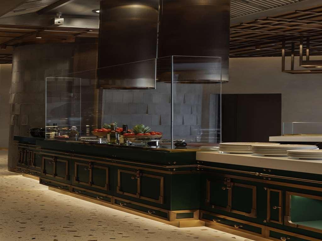 Hotel So/ Uptown