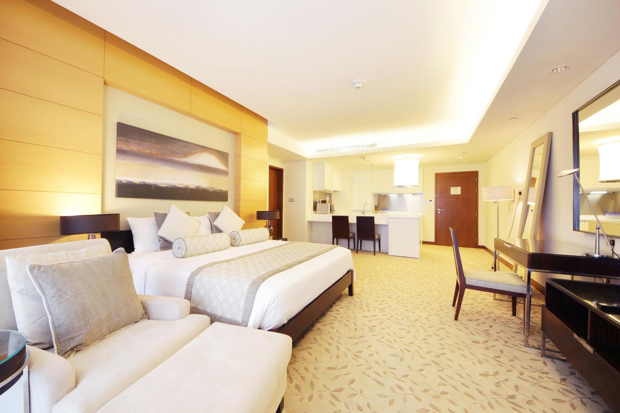 New Arabian -address Emaar Fashion Avenue * Dubai