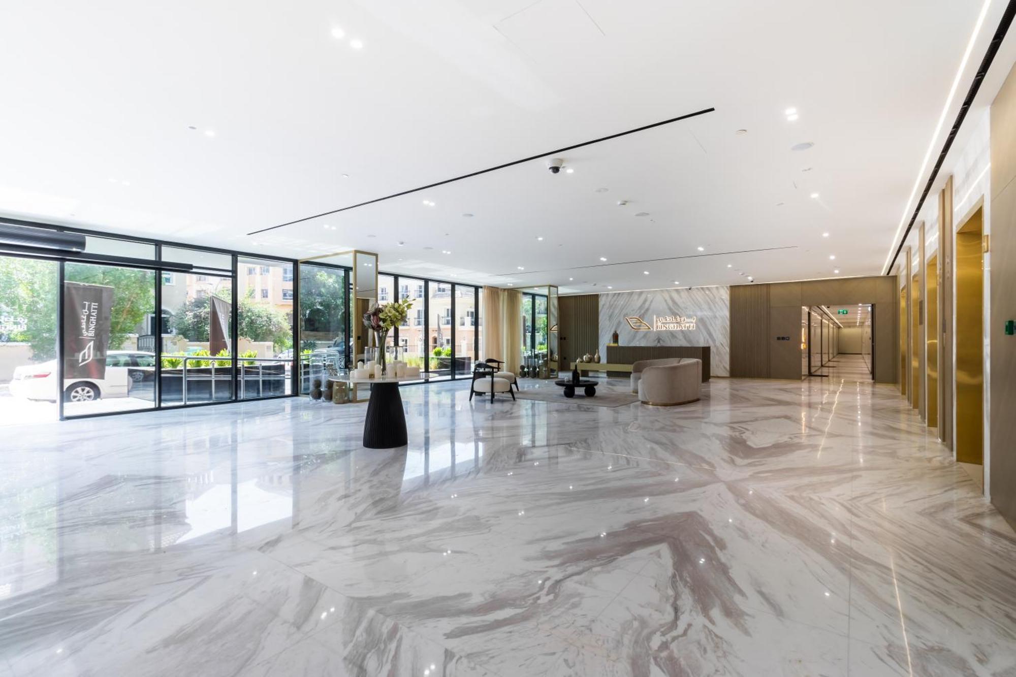 Smart Home, King Bed, Fully Equipped Kitchen, Free Parking, Highly Rated, 2 Minutes Walk From Starbucks, Big Balcony High Ceiling, Ground Floor, Pool, Gym, Around The Clock Guest Support * Dubai