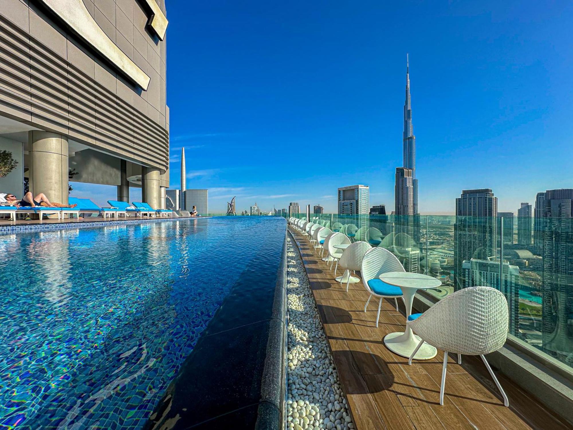 Amazing 64th Floor Infinity Pool With Burj Khalifa Views 2br In Paramount Midtown