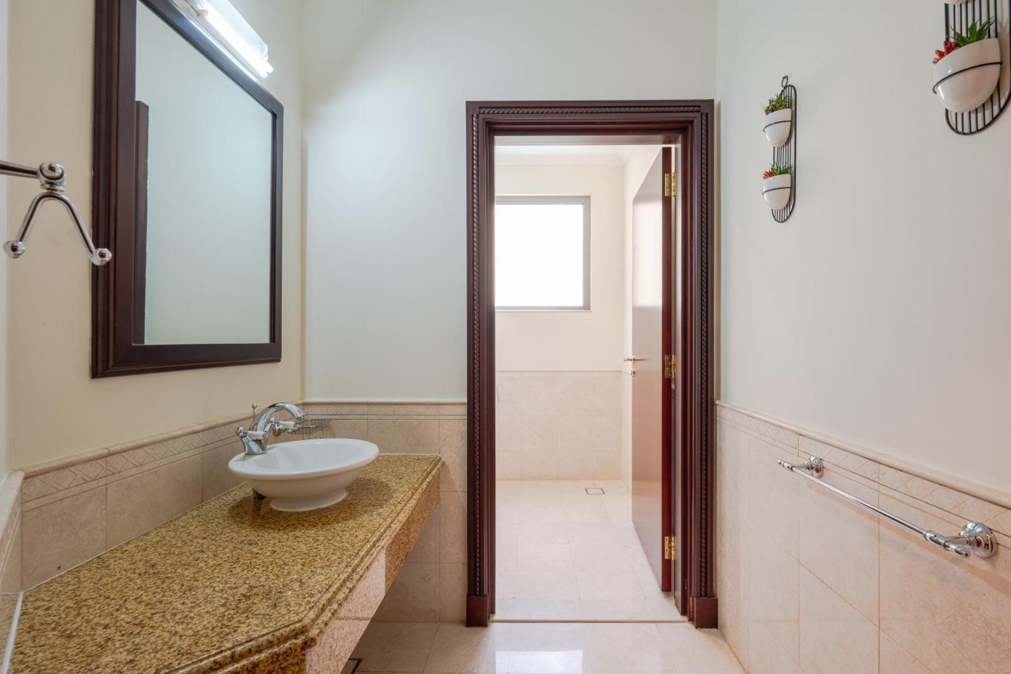 Elegantly Furnished 6br Beachfront Palm Jumeirah * Dubaï