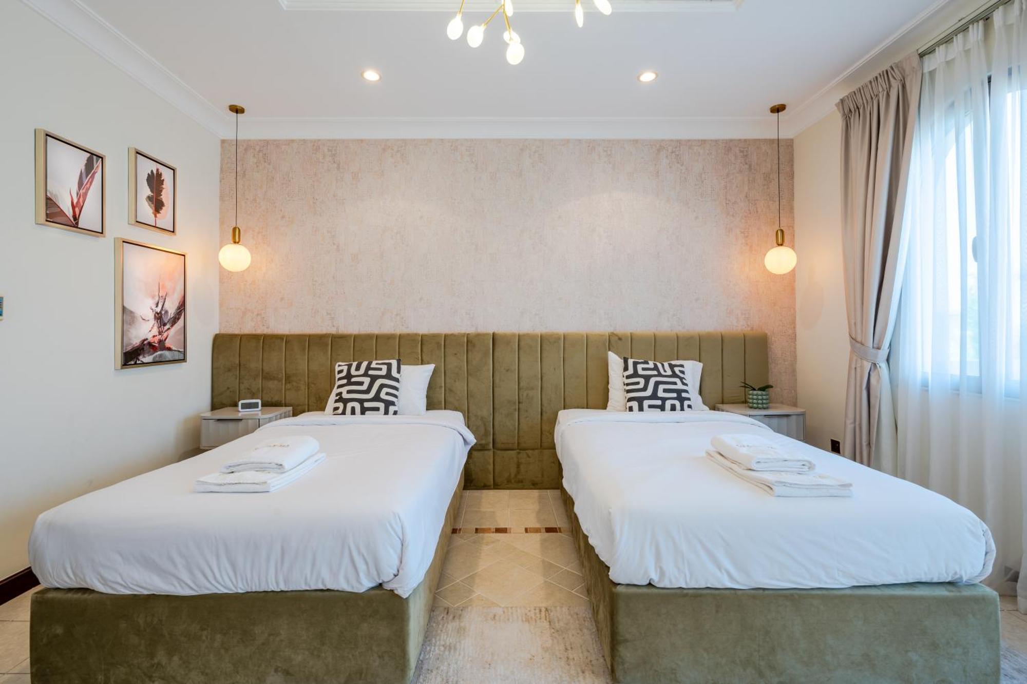 Elegantly Furnished 6br Beachfront Palm Jumeirah Villa Dubaï