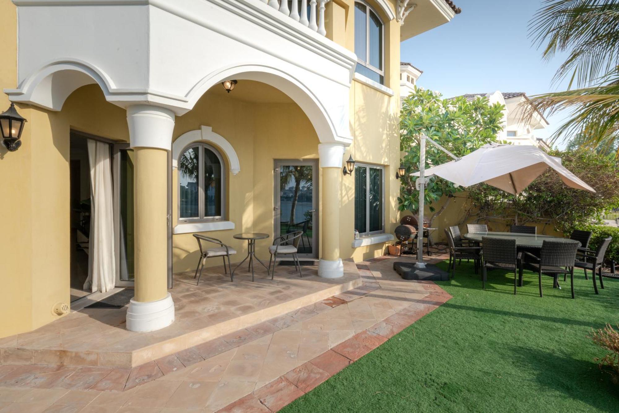 Elegantly Furnished 6br Beachfront Palm Jumeirah Villa Dubaï