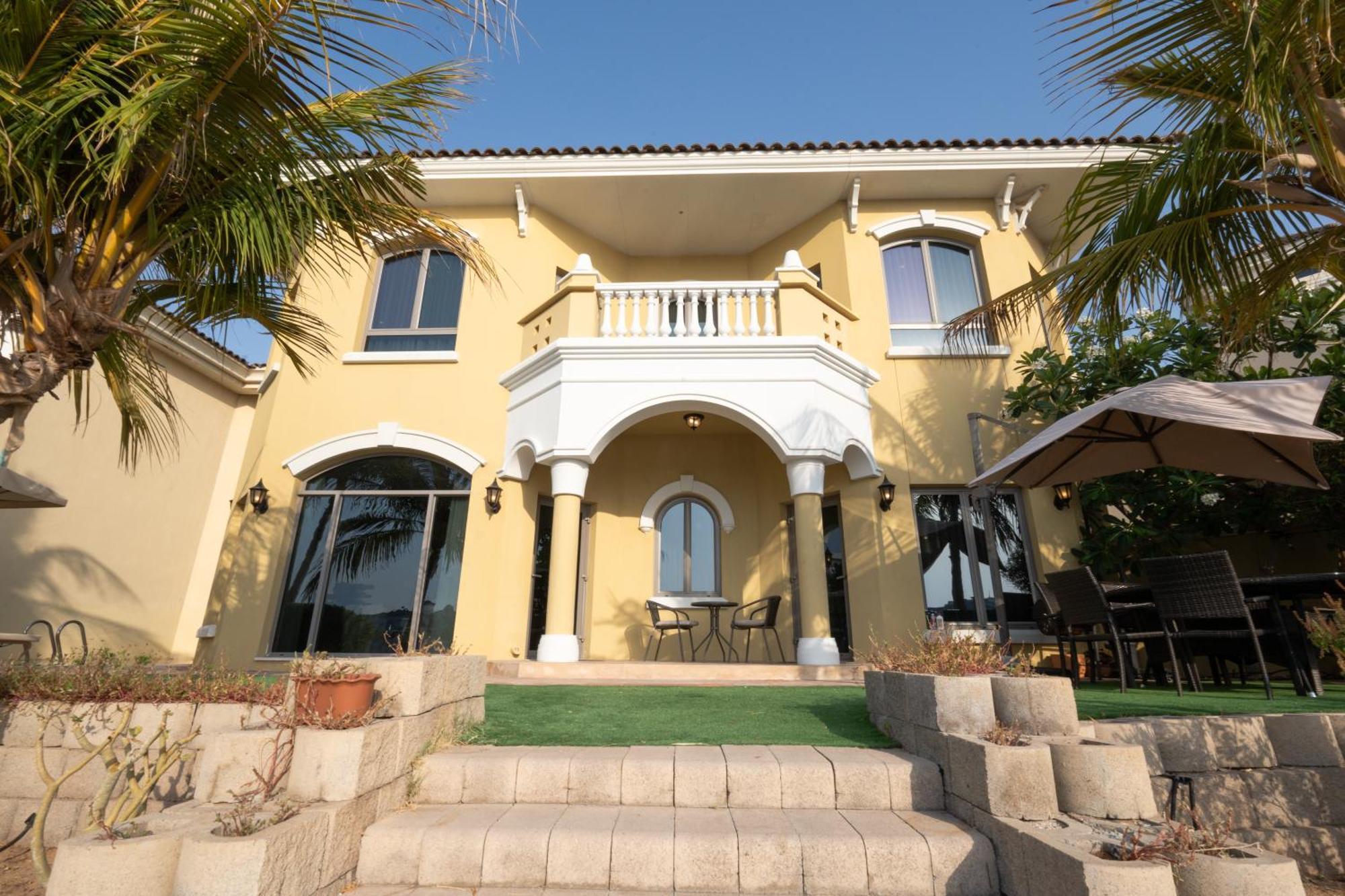 Villa Elegantly Furnished 6br Beachfront Palm Jumeirah *