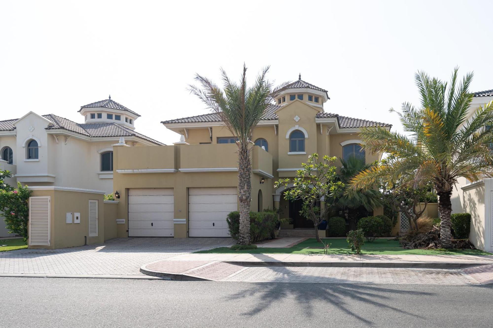 Villa Elegantly Furnished 6br Beachfront Palm Jumeirah Dubaï