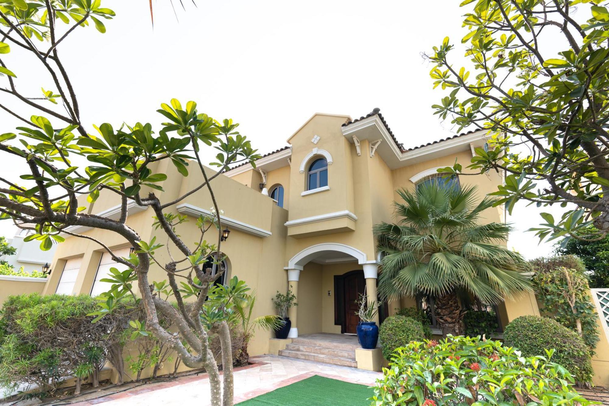 Villa Elegantly Furnished 6br Beachfront Palm Jumeirah Dubaï
