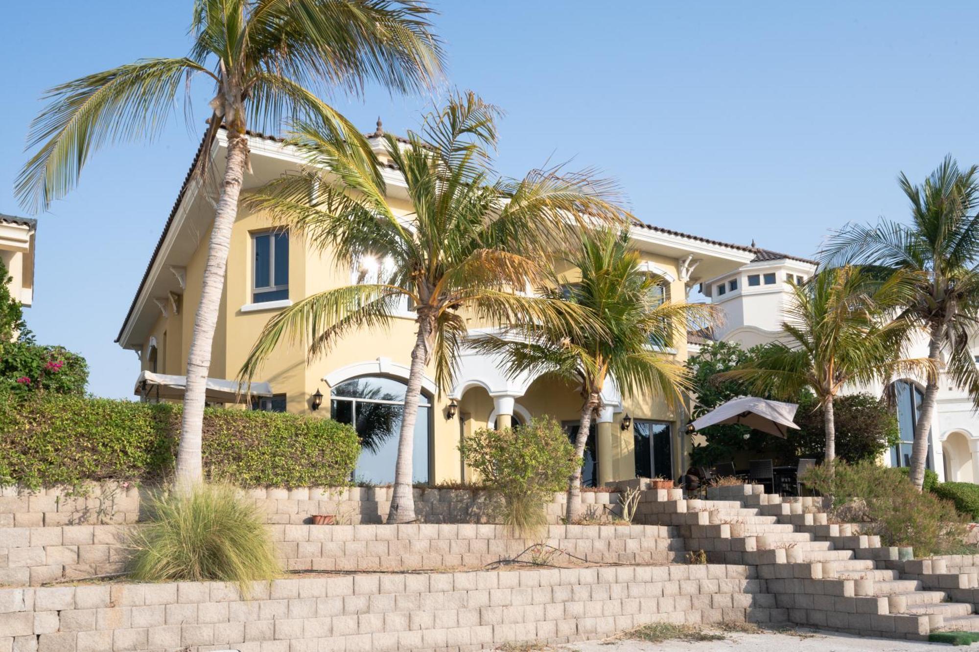Elegantly Furnished 6br Beachfront Palm Jumeirah Dubaï