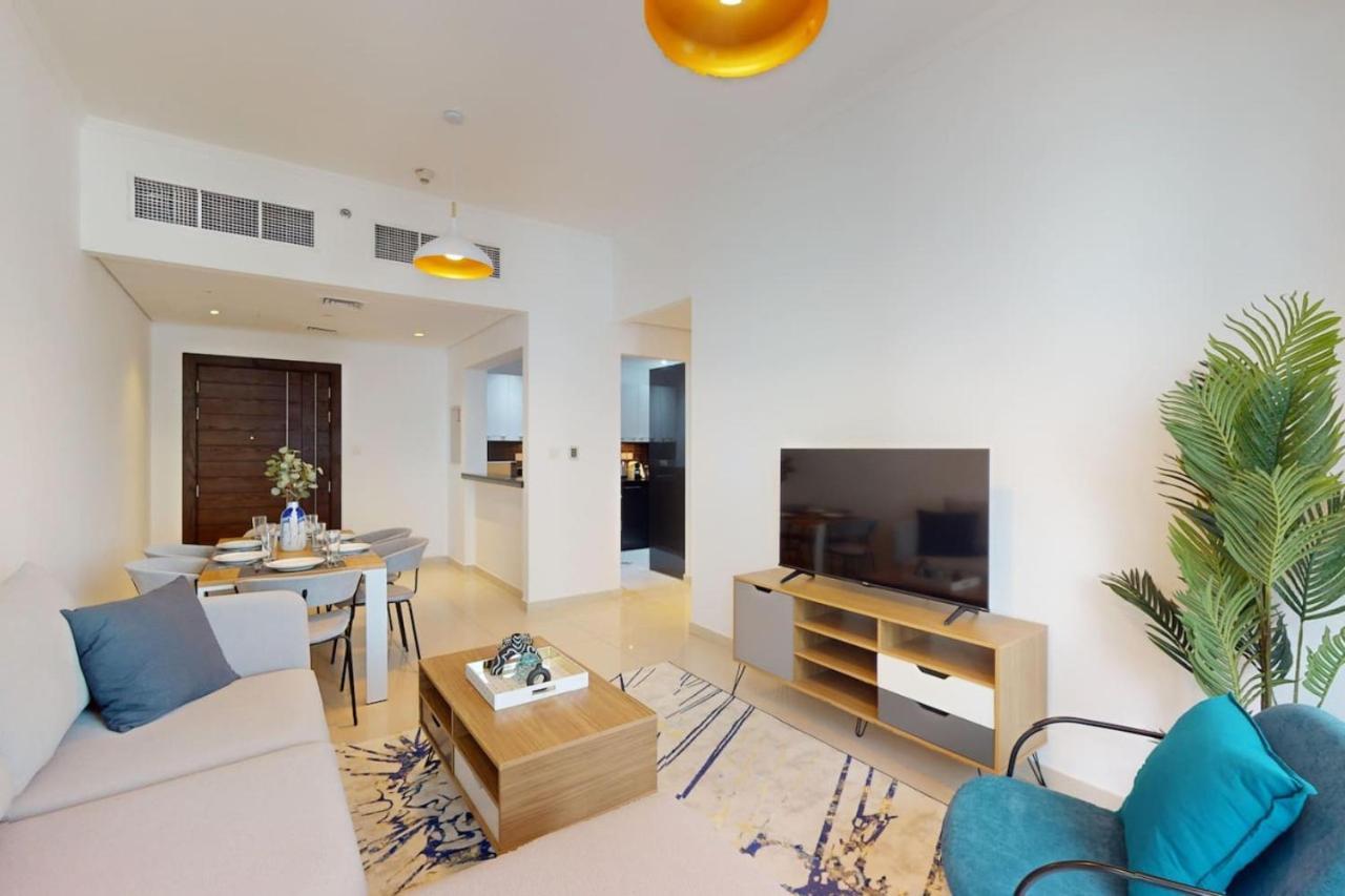 Appartement Silverene Tower B - Bright Two Bedroom Dubaï